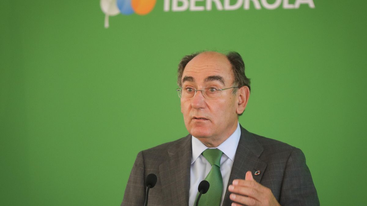 El Presidente de Iberdrola, Ignacio Galán, durante la inauguración de la planta fotovoltaica del Andévalo de Huelva.