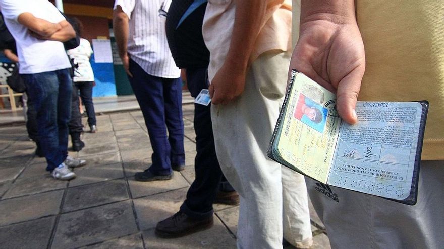 PASO: se votará con barbijo y habrá horarios prioritarios para grupos de riesgo