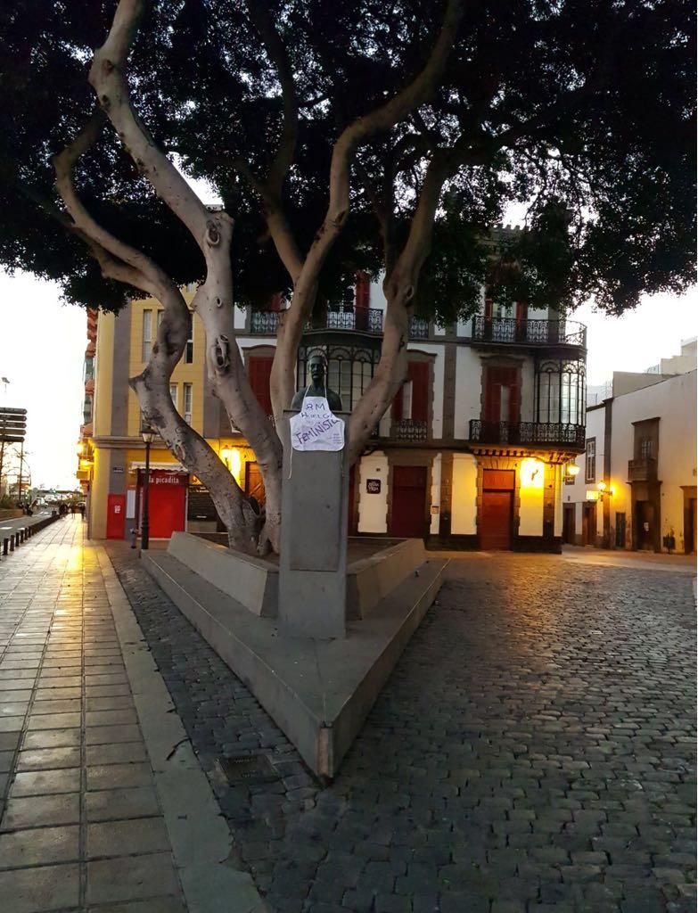 Escultura del poeta Bartolomé Cairasco de Figueroa.