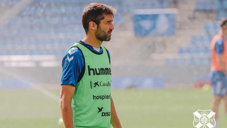 Aitor Sanz: "Si nos recreamos con el derbi, el Alavés nos pasará por encima"