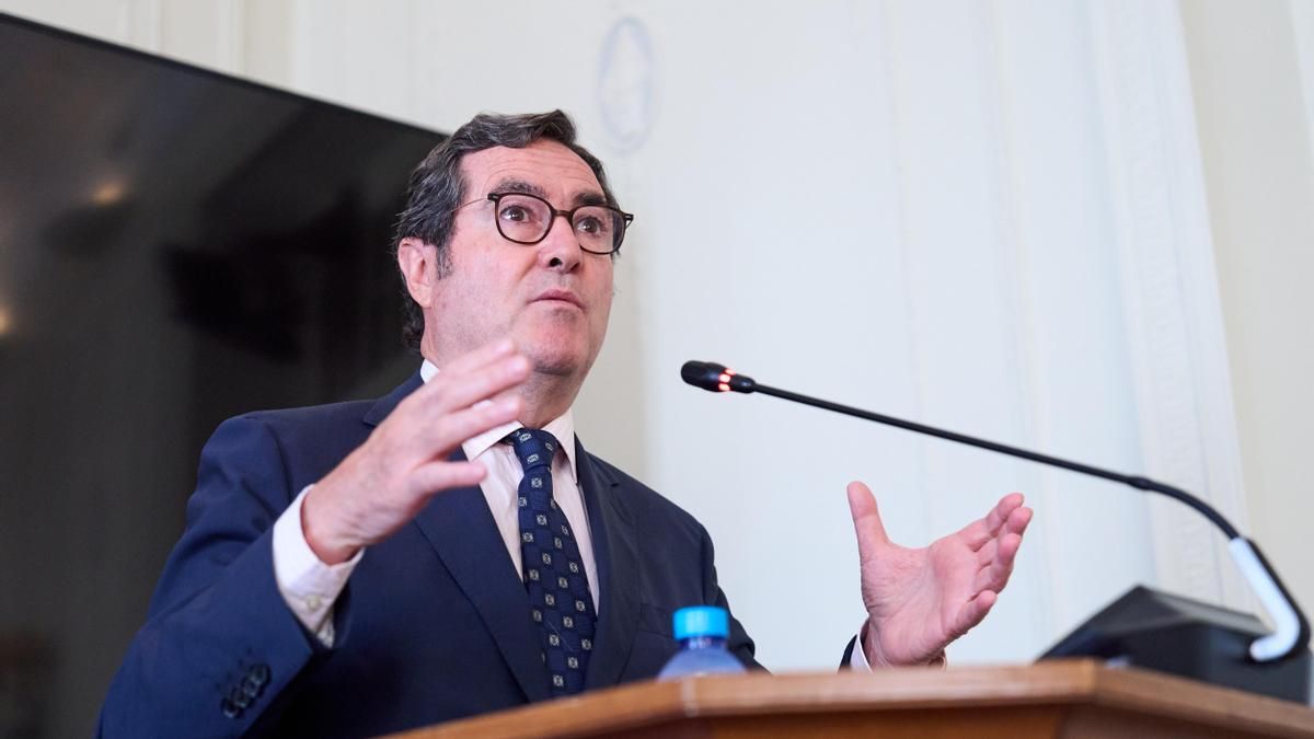 Garamendi congela la relación con el Gobierno por incluir a la patronal como 'lobby'