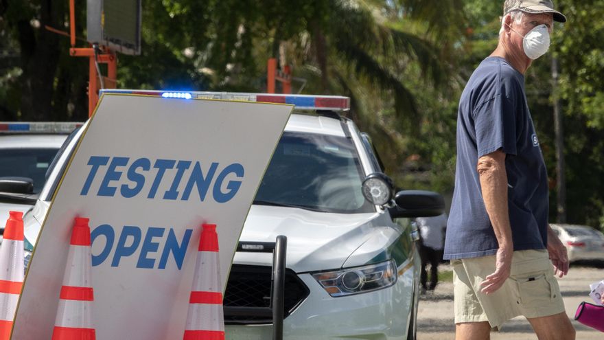 De 753 casos de las cepas de Reino Unido, Brasil y Sudáfrica el 14 de marzo pasado, se pasó a 5.177 casos de un total de cinco variantes el 15 de abril, a 9.248 el pasado 28 de abril y a más de 11.800 el miércoles pasado. EFE/Cristóbal Herrera/Archivo
