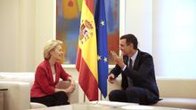 El presidente del Gobierno, Pedro Sánchez, y la presidenta de la Comisión Europea, Ursula von der Leyen, en Moncloa en julio pasado.