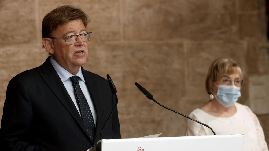 El presidente de la Generalitat Valenciana, Ximo Puig, junto a la consellera de Sanidad, Ana Barceló, durante la rueda de prensa. EFE/ Kai Försterling