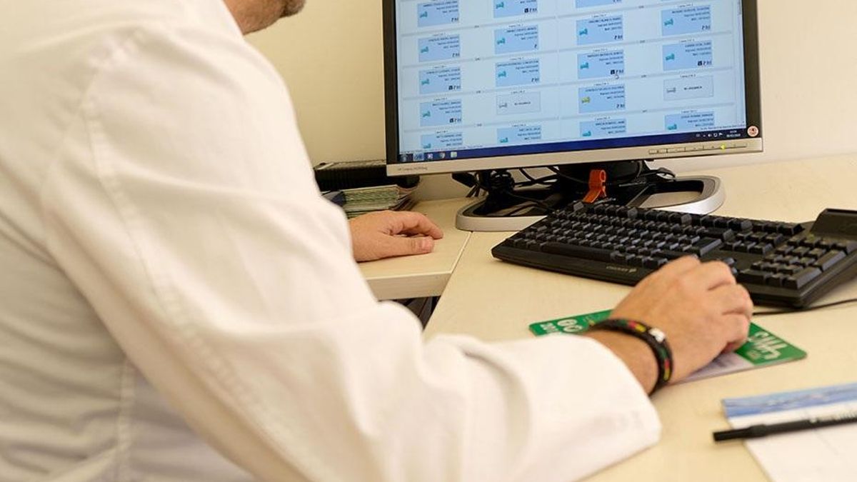 La sanidad andaluza oferta más de 10.200 plazas para reforzar la plantilla y cubrir jubilaciones