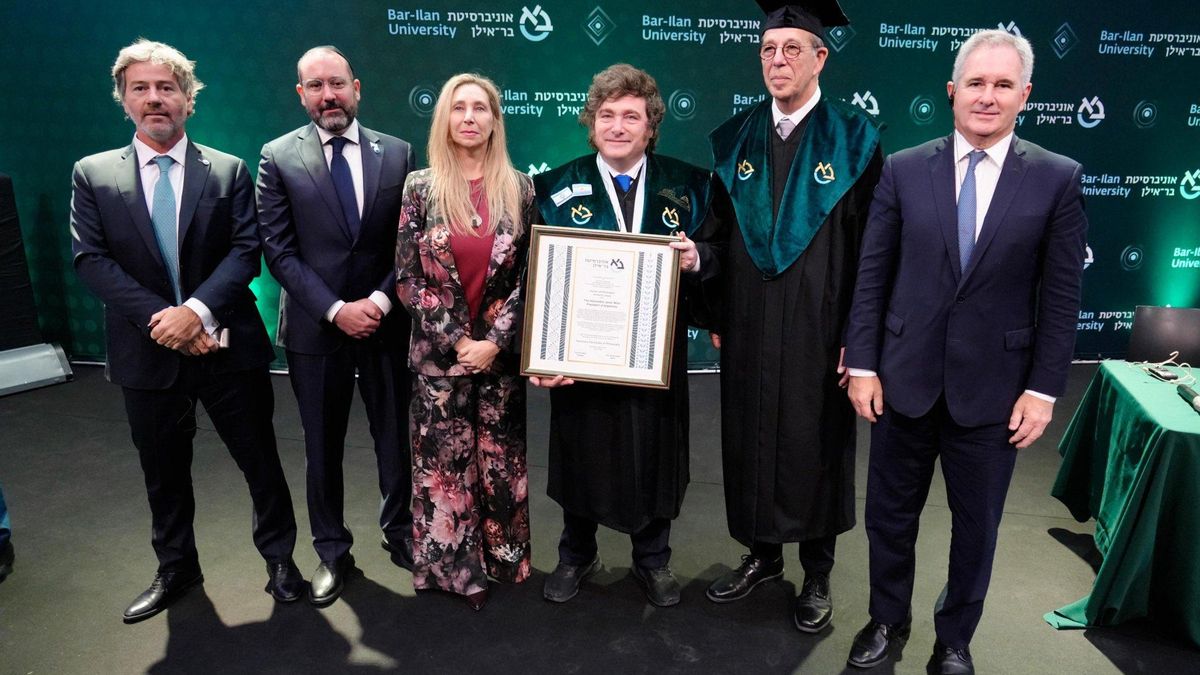 Javier Milei estuvo acompañado por la secretaria general de Presidencia, Karina Milei, el canciller, Pablo Quirno, el ministro de Justicia, Juan Bautista Mahiques, y el embajador Axel Wahnish.