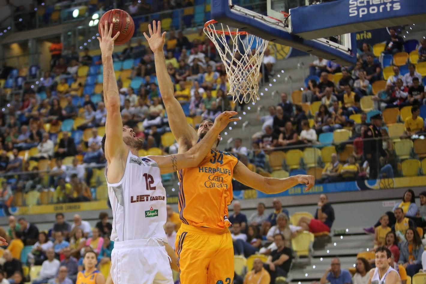 Partido de Eurocup entre el Gran Canaria y el Lietkabeli (ALEJANDRO RAMOS)
