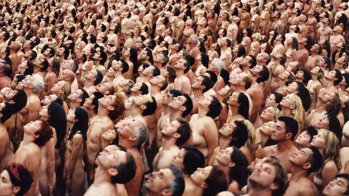 Spencer Tunick elige Gran Canaria, "la mejor isla del mundo", para lanzar su gran manifiesto sobre la diversidad del cuerpo desnudo