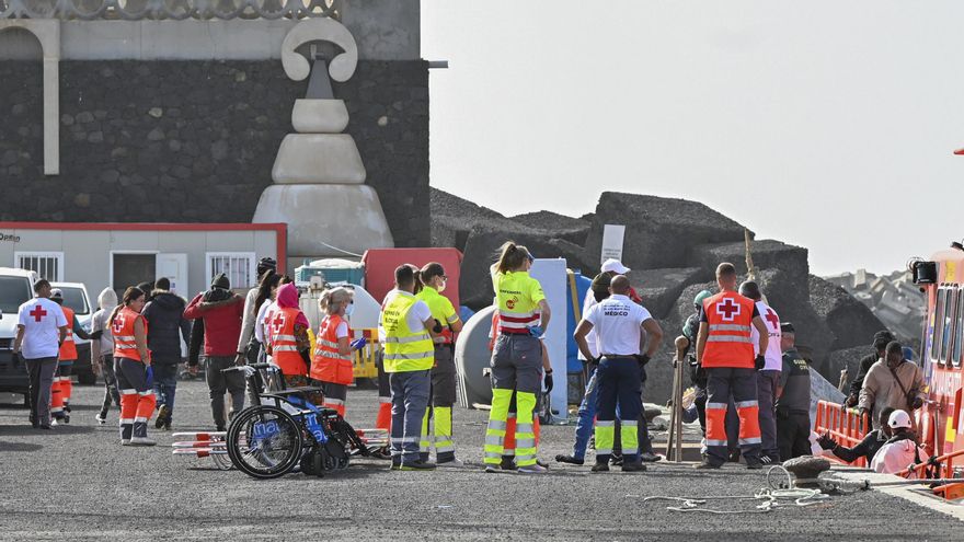 Un nuevo cayuco en El Hierro eleva a 482 los migrantes en Canarias el fin de semana