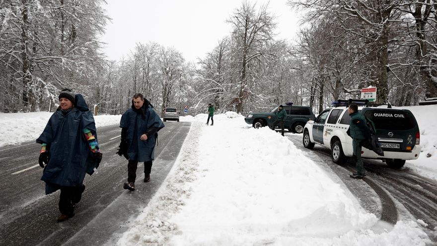 El temporal de nieve y viento afecta a más de 255 kilómetros de carreteras secundarias