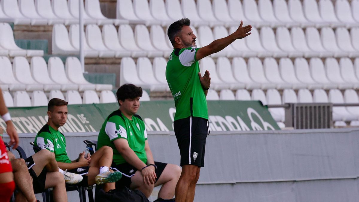 Iván Ania: "El objetivo es mejorar los números de la temporada pasada"
