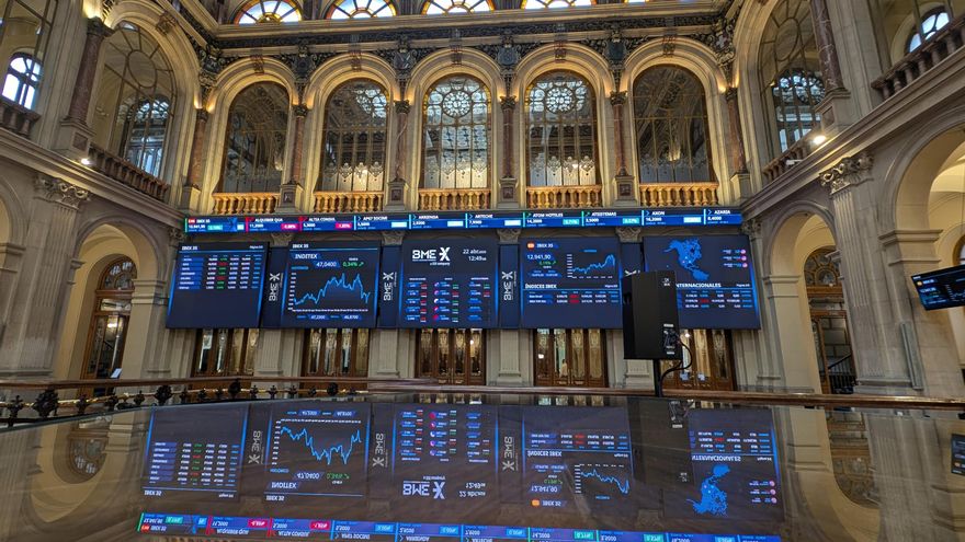 La bolsa española sube el 0,75 % y se acerca a máximos anuales al rozar los 13.500 puntos