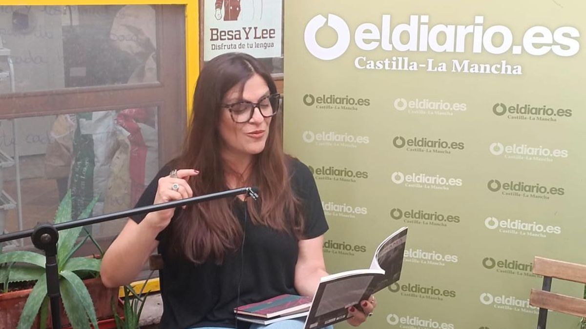 La poeta mexicana Rocío Cerón presenta este martes en La Casona de San Feliz de Torío su libro 'Simultáneo sucesivo'