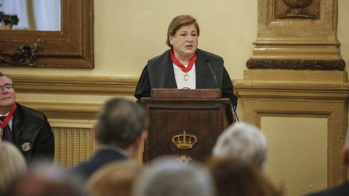 Imposición de la Medalla al Mérito en el Servicio de la Abogacía a María Victoria García de la Cruz y Pineda de las Infantas