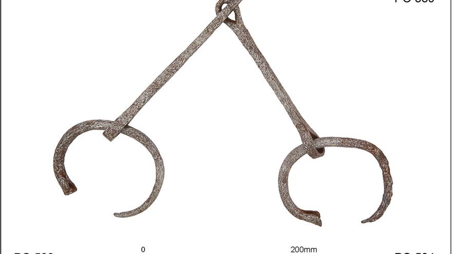 이집트 광산에서 노예들이 일했던 잔인한 환경을 보여주는 쇠사슬