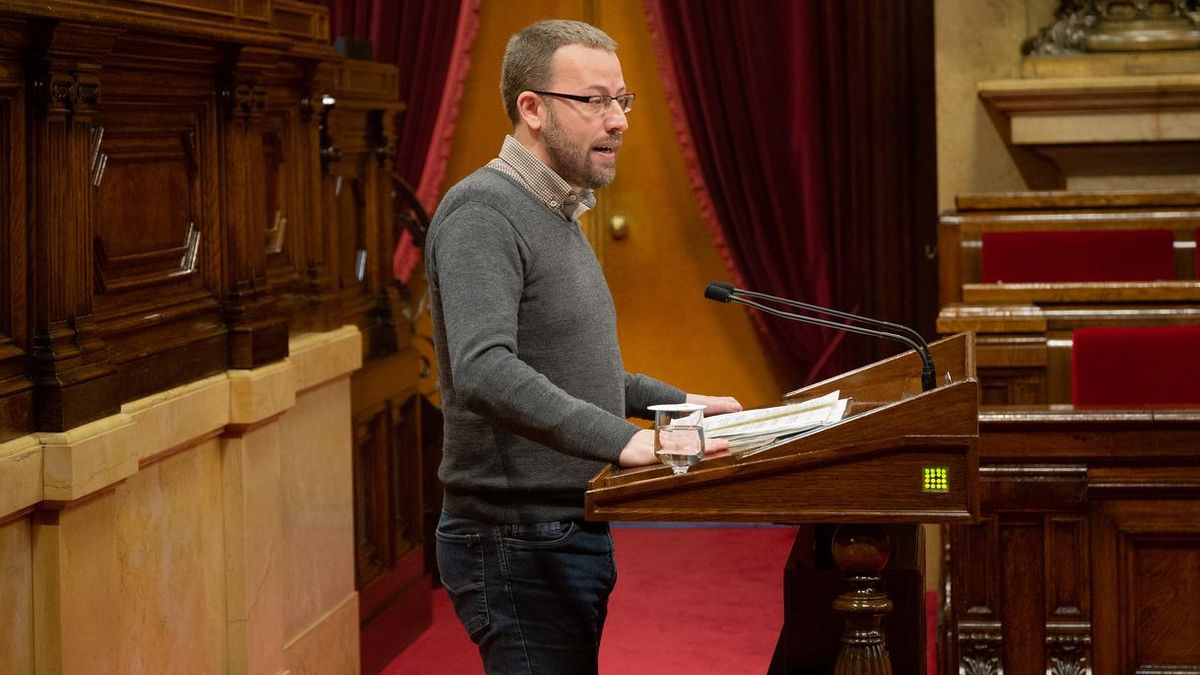 El Parlament catalán declara "antidemocrática y antisocial" la Constitución