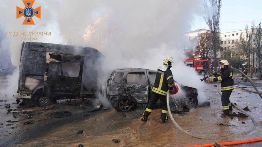 Bombardeos rusos en Kiev, Leópolis y Zaporiyia causan terror y muertos EFE/EPA/STATE EMERGENCY SERVICE OF UKRAINE HANDOUT -- BEST QUALITY AVAILABLE -- MANDATORY CREDIT: STATE EMERGENCY SERVICE OF UKRAINE -- HANDOUT EDITORIAL USE ONLY/NO SALES