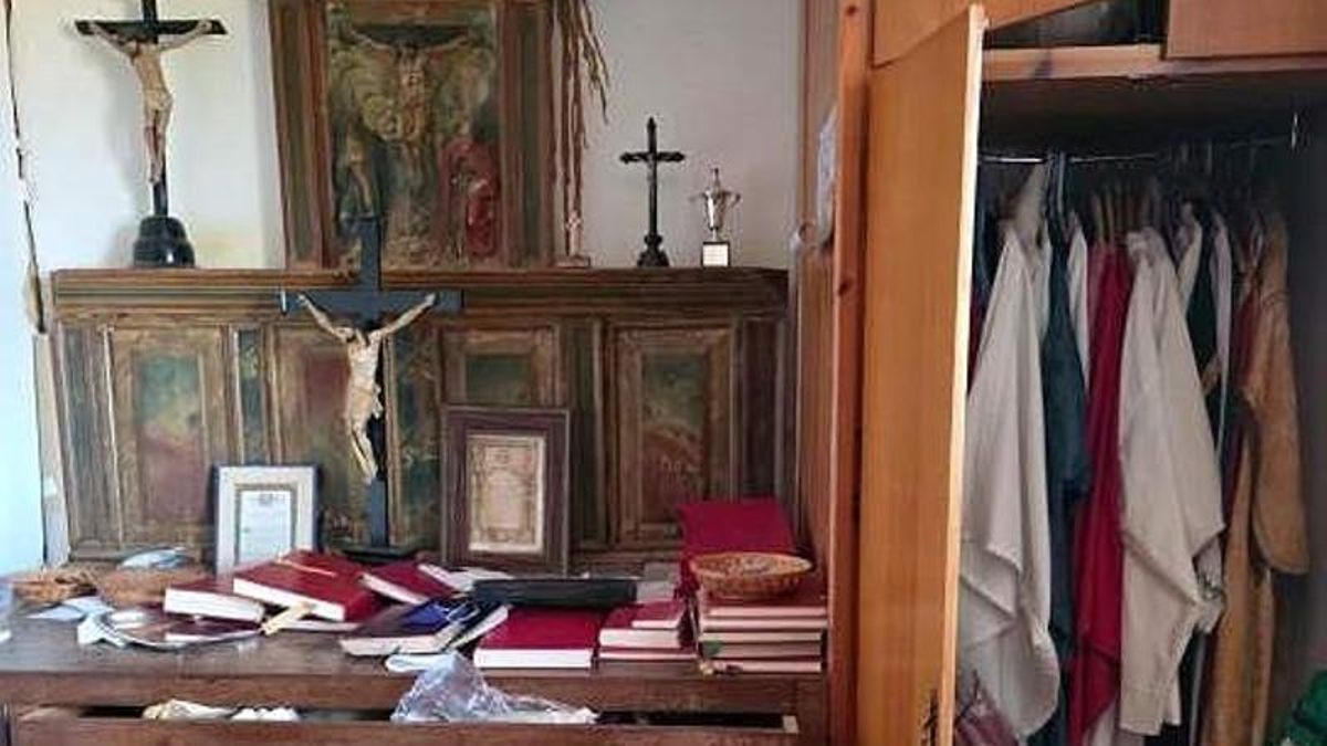 Causan destrozos y un botín de apenas 50 euros en un asalto de madrugada a las iglesias de Villamoratiel y Grajalejo
