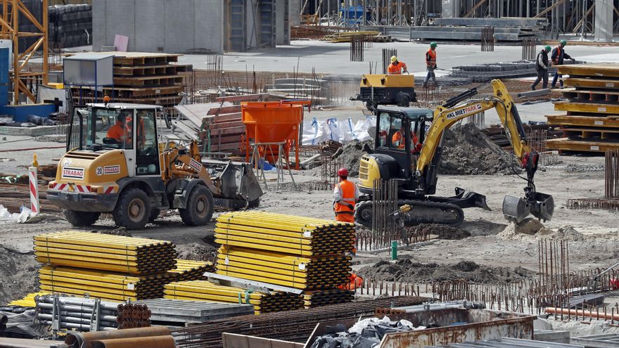 La mayor salida de extranjeros en 2021 provoca escasez de mano de obra