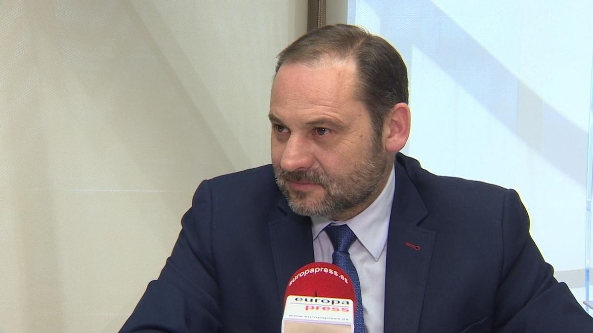 Ábalos (PSOE) afirma que en Cataluña "tener presos no ayuda en nada"