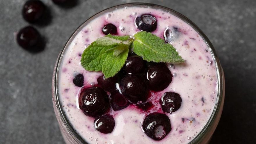 Mousse de arándanos o de frutos rojos: dos postres dulces y cremosos con los que conseguir un resultado delicioso