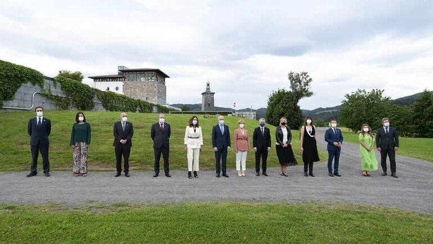 Euskadi empezará la semana próxima a vacunar a menores de 50 años con la esperanza de que el repunte de la COVID-19 no vaya a más