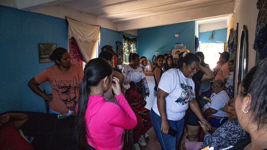 Familiares de migrantes repatriados de El Salvador esperan con ansias un abrazo de reencuentro