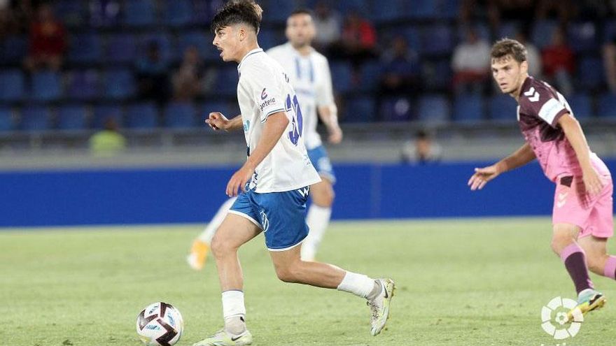 El Tenerife gana tiempo con una victoria de arreones ante el Málaga