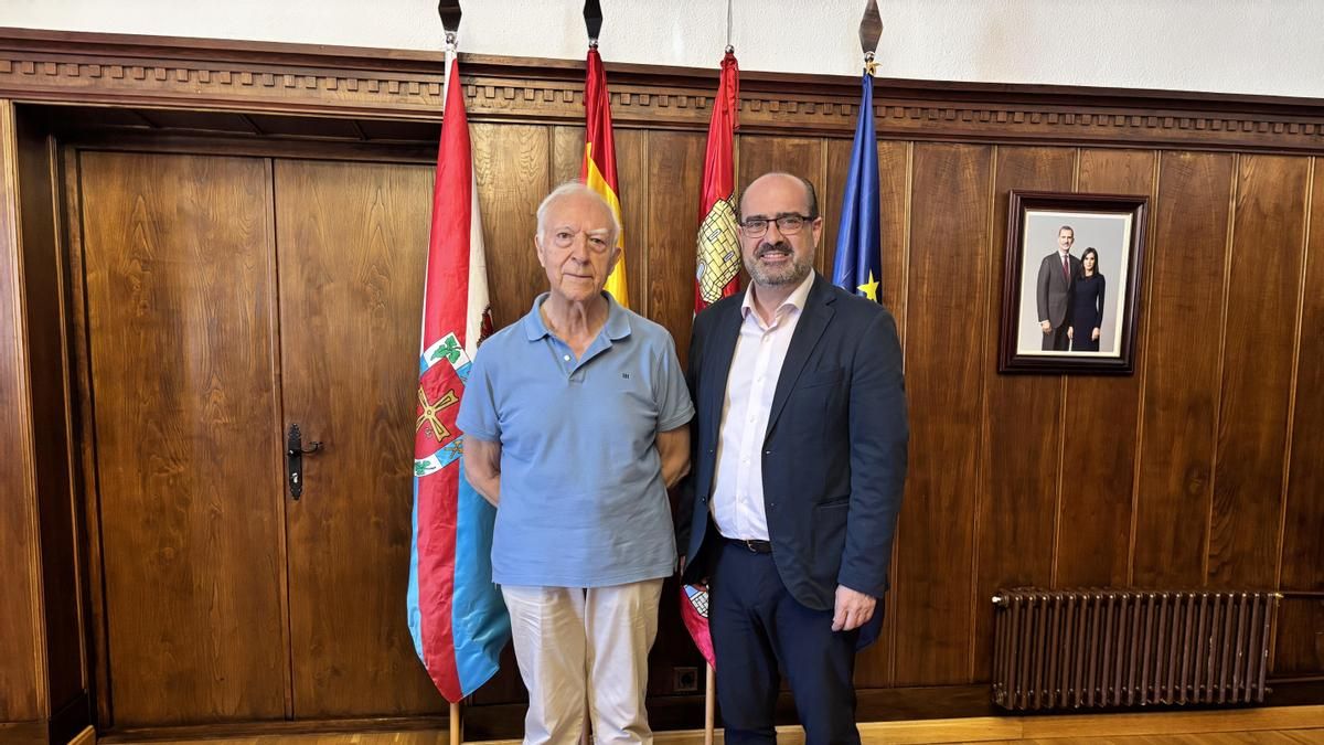 Manuel Ángel Fernández Arias (izquierda) y el alcalde de Ponferrada, Marco Morala.