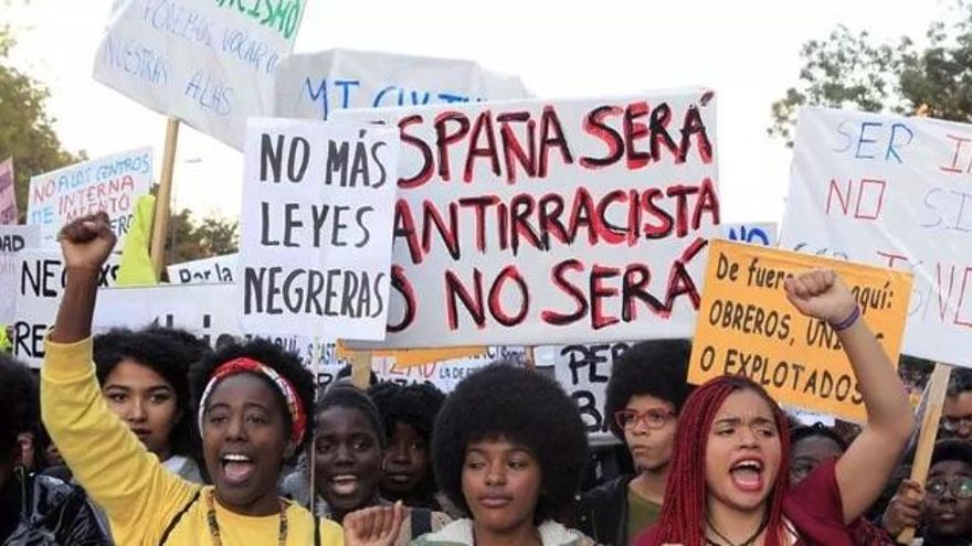 "Las negras no valéis para nada más que follar": los estereotipos racistas y machistas con los que me acosaron