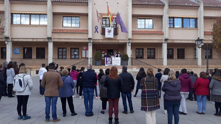 Minuto de silencio en Santa Cruz de Mudela