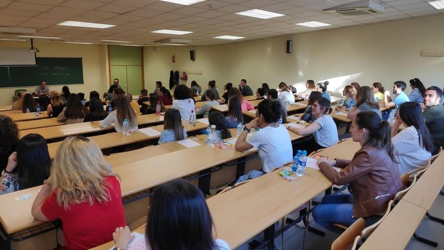 Educación publica la lista de los casi 7.000 admitidos para las oposiciones a maestros de Extremadura