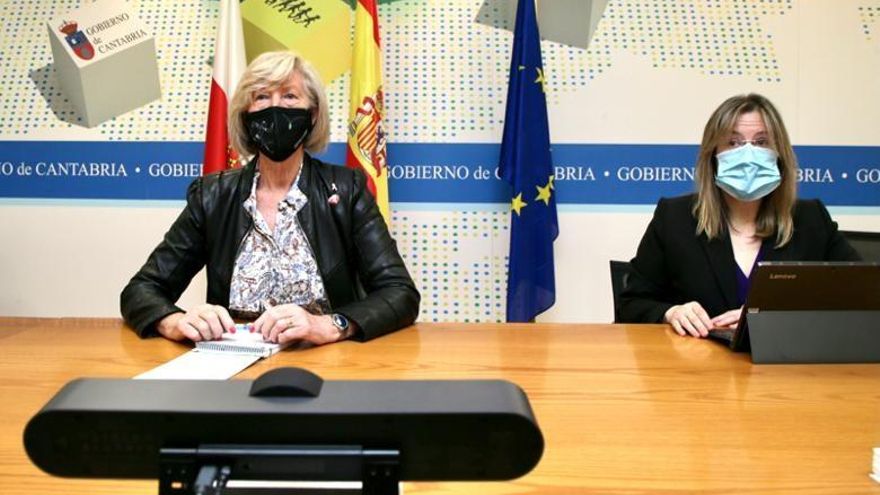 La consejera de Educación, Formación Profesional y Turismo, Marina Lombó, y la directora de Innovación e Inspección Educativa, Mercedes García