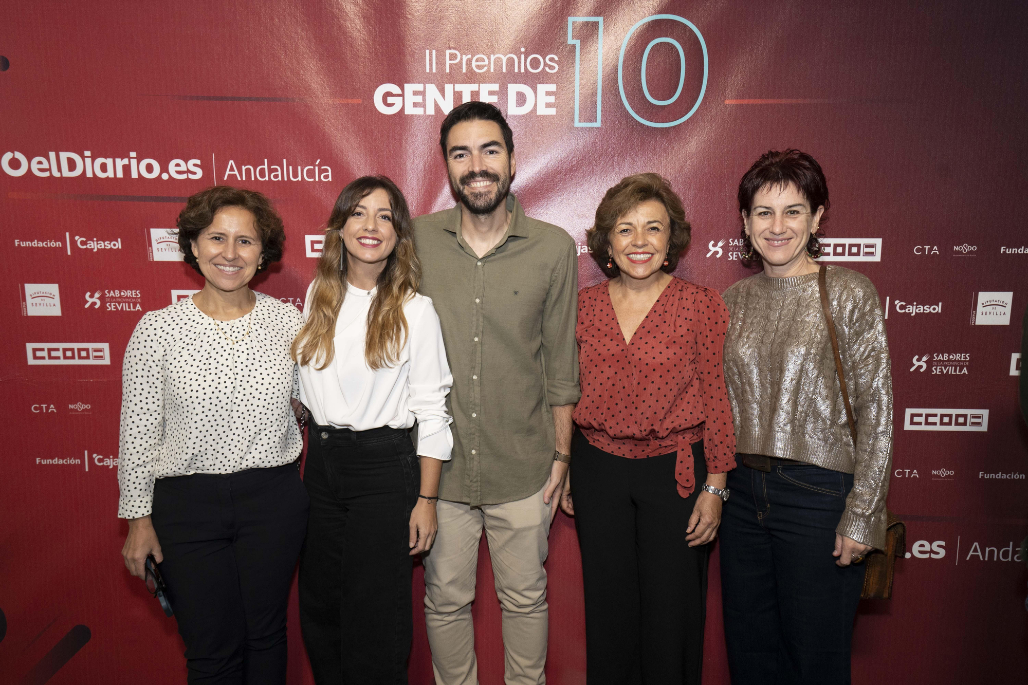 Sanitarios premiados, entre ellos Rosa Romero y Curro Sepúlveda, que recogieron el galardón