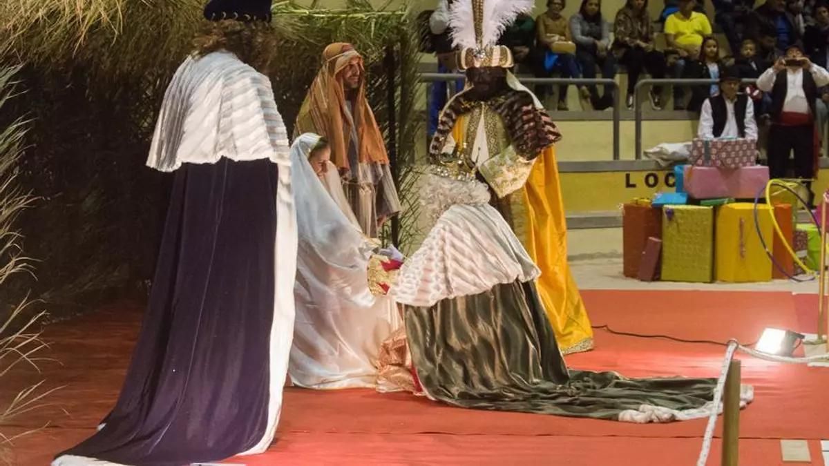 Los Reyes Magos visitan todos los barrios de Breña Alta para llevar ilusión a los niños y niñas del municipio