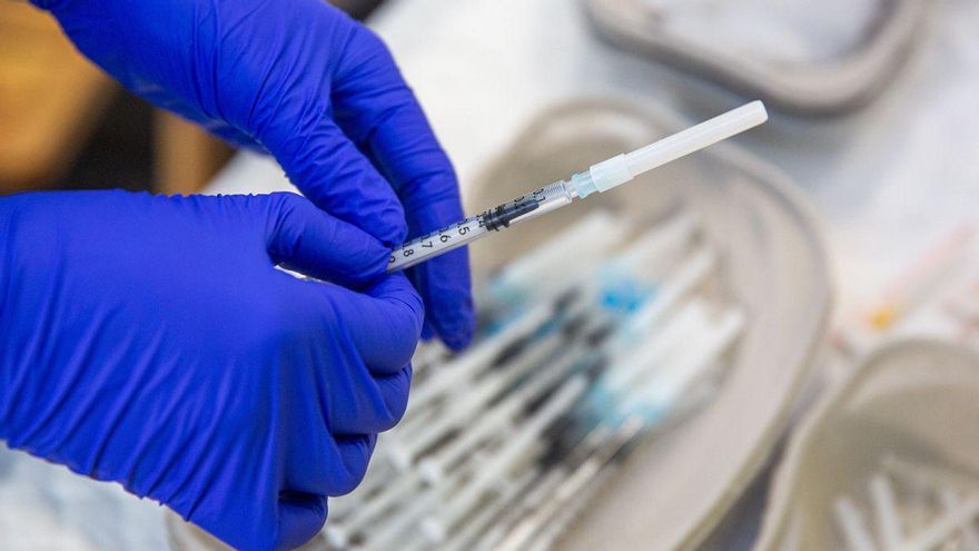 Salud Pública aprueba la tercera dosis para inmunodeprimidos pero excluye a algunos enfermos oncológicos