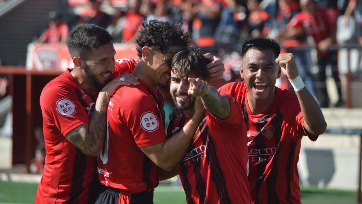 Jugadores del Salerm Puente Genil celebran un gol