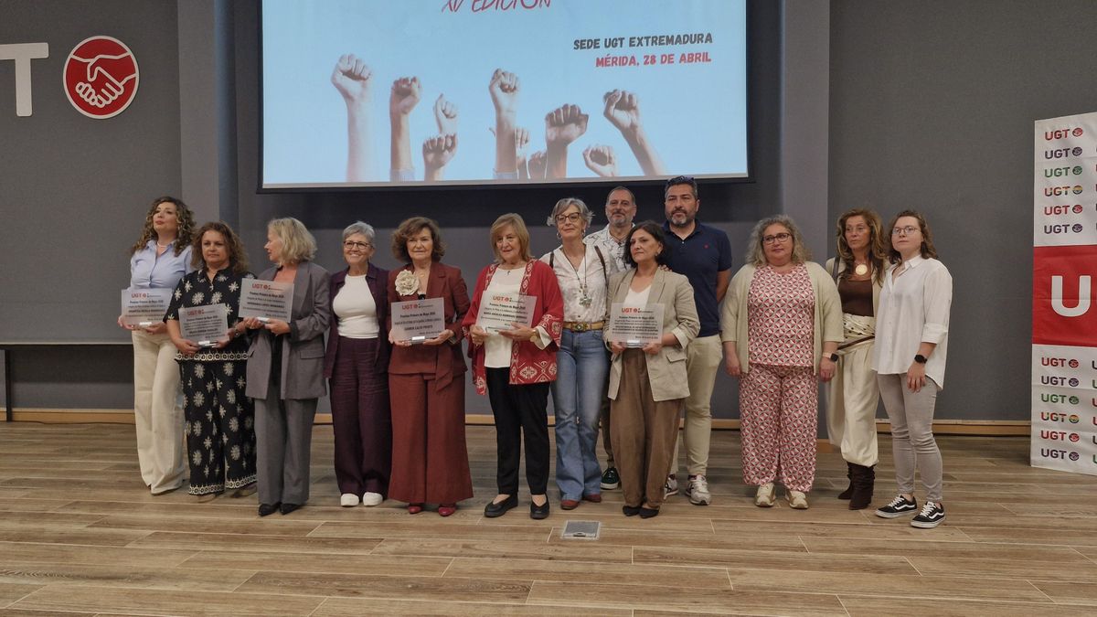 Carmen Calvo dedica su premio Primero de Mayo de UGT a Guillermo Fernández Vara