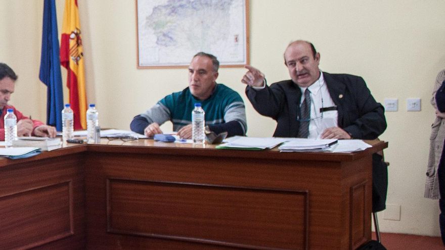 Condenado a 4 años de inhabilitación el exalcalde de Valderas del PP por 'enchufar' personal saltándose la ley