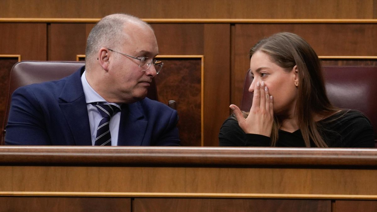Miguel Tellado y Ester Muñoz en el pleno del Congreso del martes.