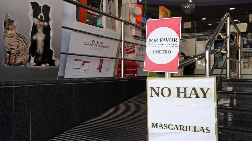 El cartel de "no hay mascarillas" se volvió habitual en muchas farmacias en las primeras semanas del confinamiento