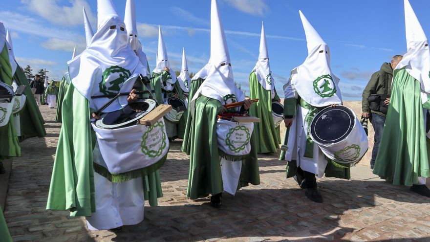 Las primeras mujeres con capirote en la Esperanza de Zamora: gracias a la banda