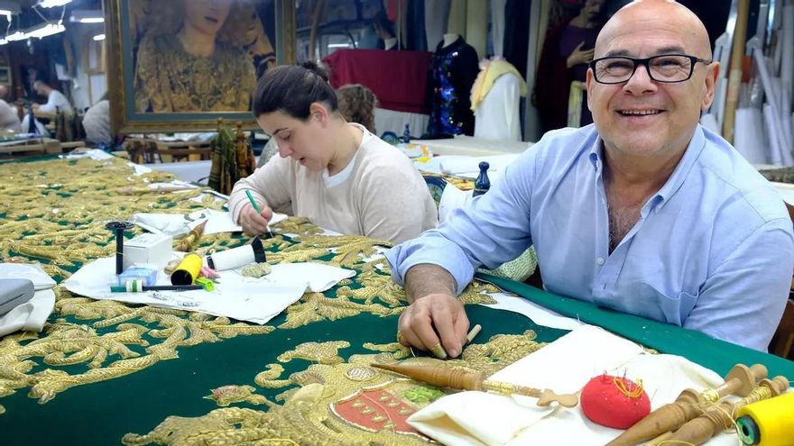 El arte sacro sevillano se revuelve y pide amparo ante los plagios, bordados 'low cost' y amenazas que llegan de Pakistán