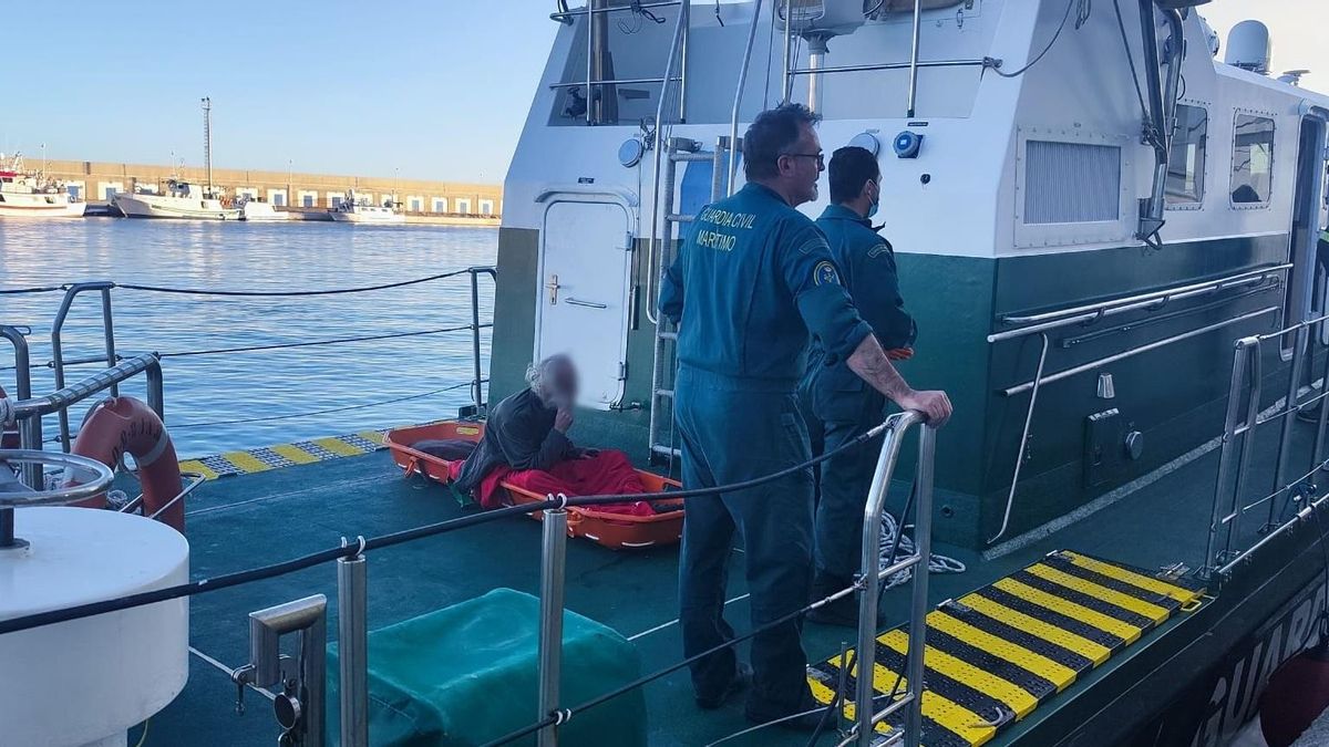 Rescatan por mar a un hombre de 68 años que pasó tres días atrapado en una cala de Cabo de Gata