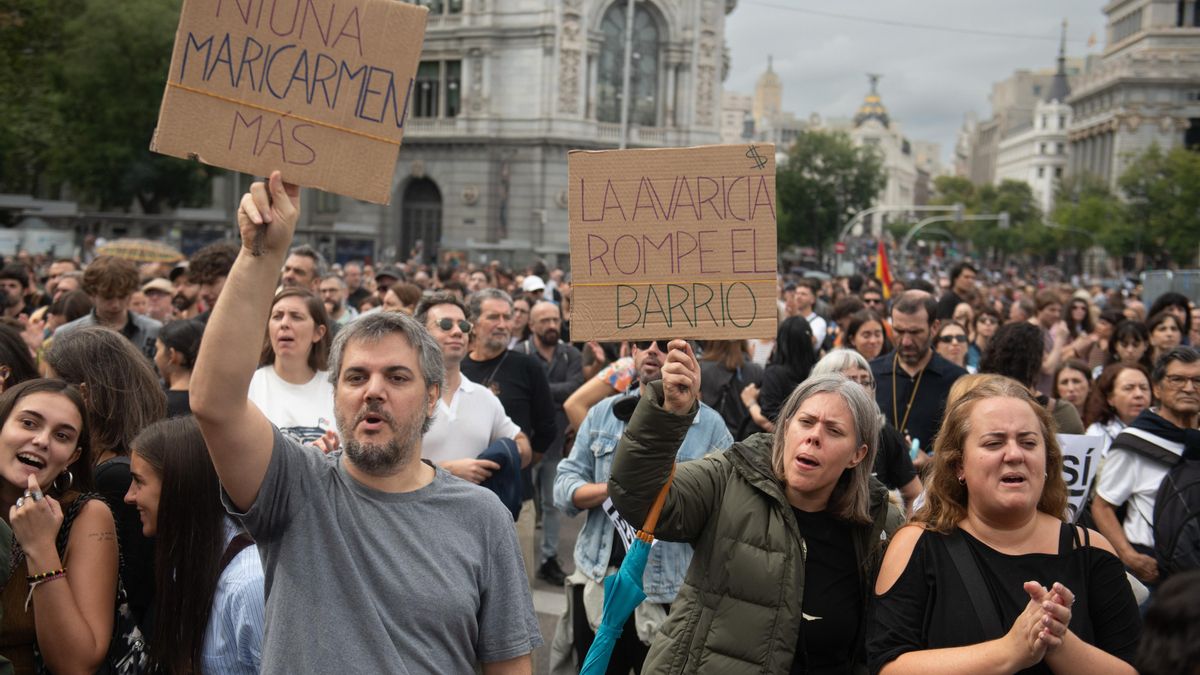 A las 13.36, los manifestantes de Cibeles dieron la bienvenida a dos de las columnas que faltaban por llegar: este y oeste.