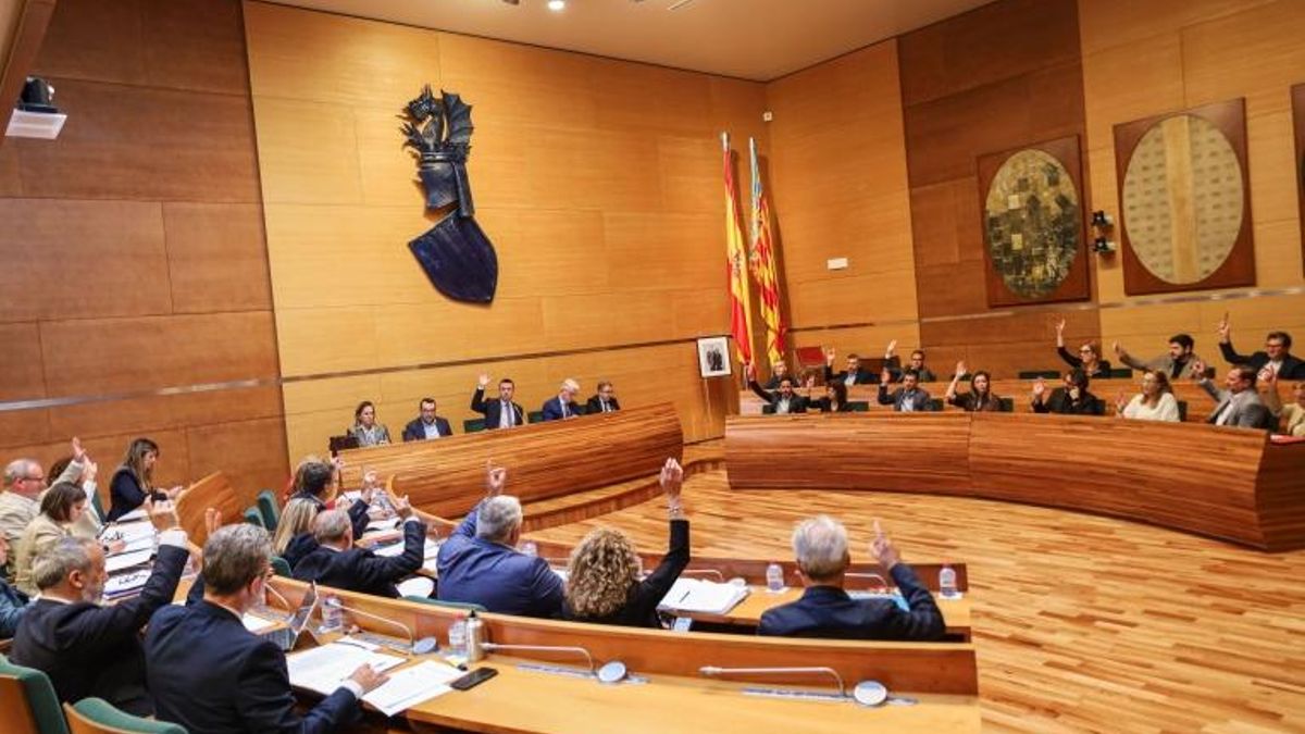 Votación en el pleno de octubre de la Diputació de València.