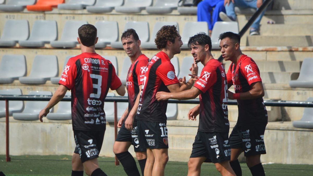Rafita hace el gol de la victoria del Salerm Puente Genil