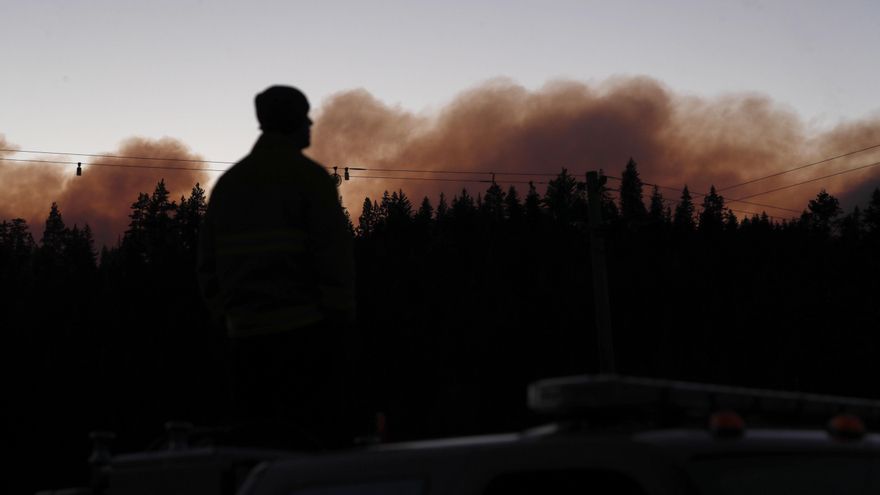 El incendio del lago Tahoe en California sigue creciendo y ya llega a Nevada