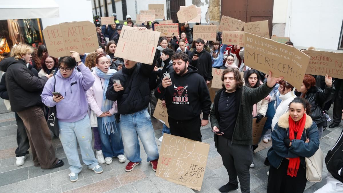 Estudiantes de la ESAD se manifiestan por la falta de calefacción