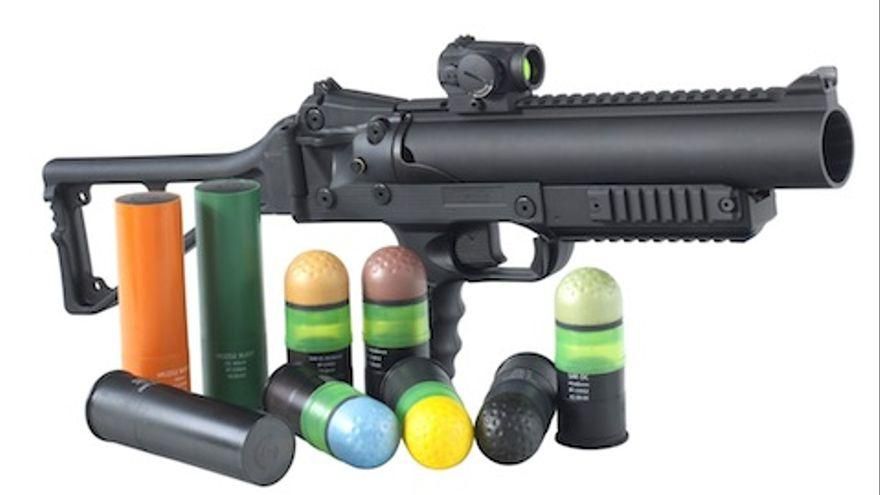 Modelo de escopeta para lanzamiento de foams de los Mossos